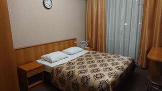 Гостиница Вилла Голд Адлер Стандартный двухместный номер с 1 кроватью или 2 отдельными кроватями-1