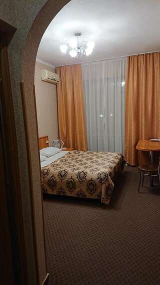 Гостиница Вилла Голд Адлер Стандартный двухместный номер с 1 кроватью или 2 отдельными кроватями-2